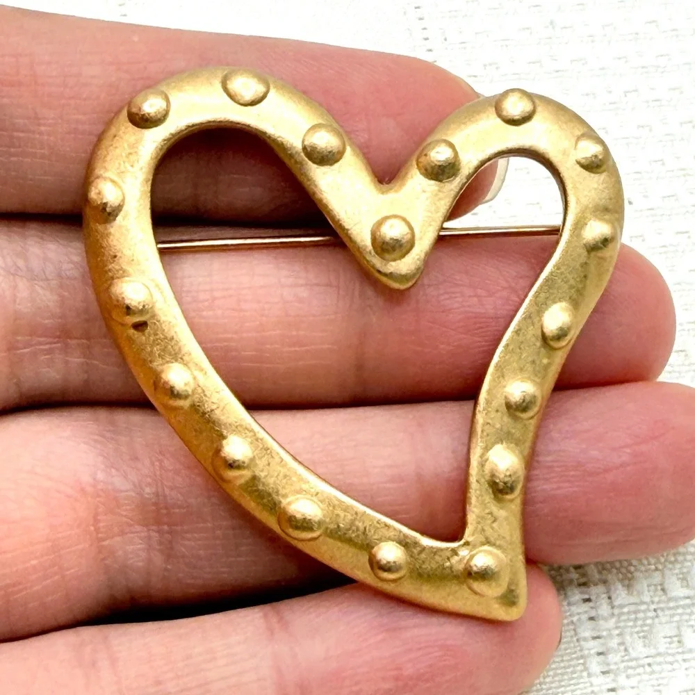 Vintage CAROLEE Gold Tone Studded Heart Outline Valentine Romantic Brooch